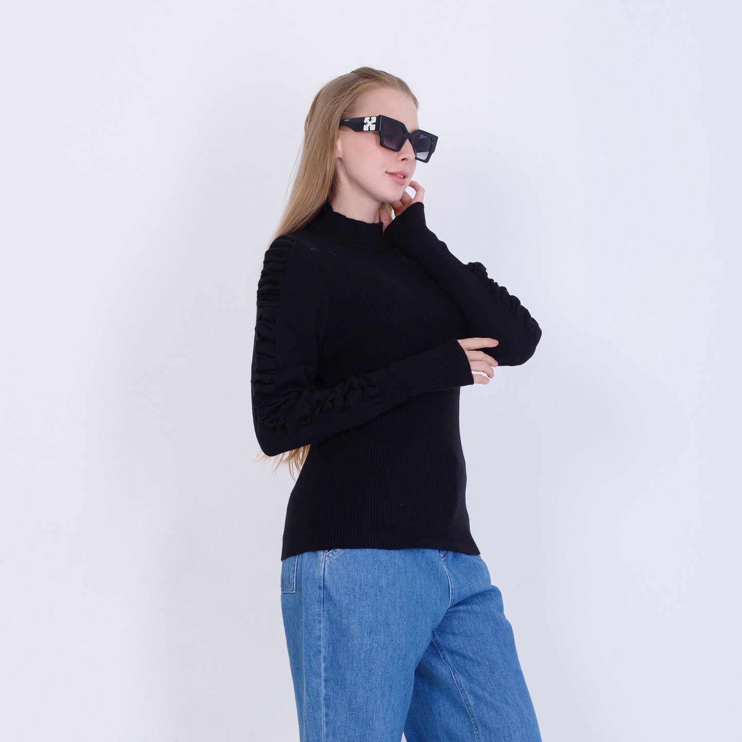 Black Knitted Pullover With Ruffle Sleeves