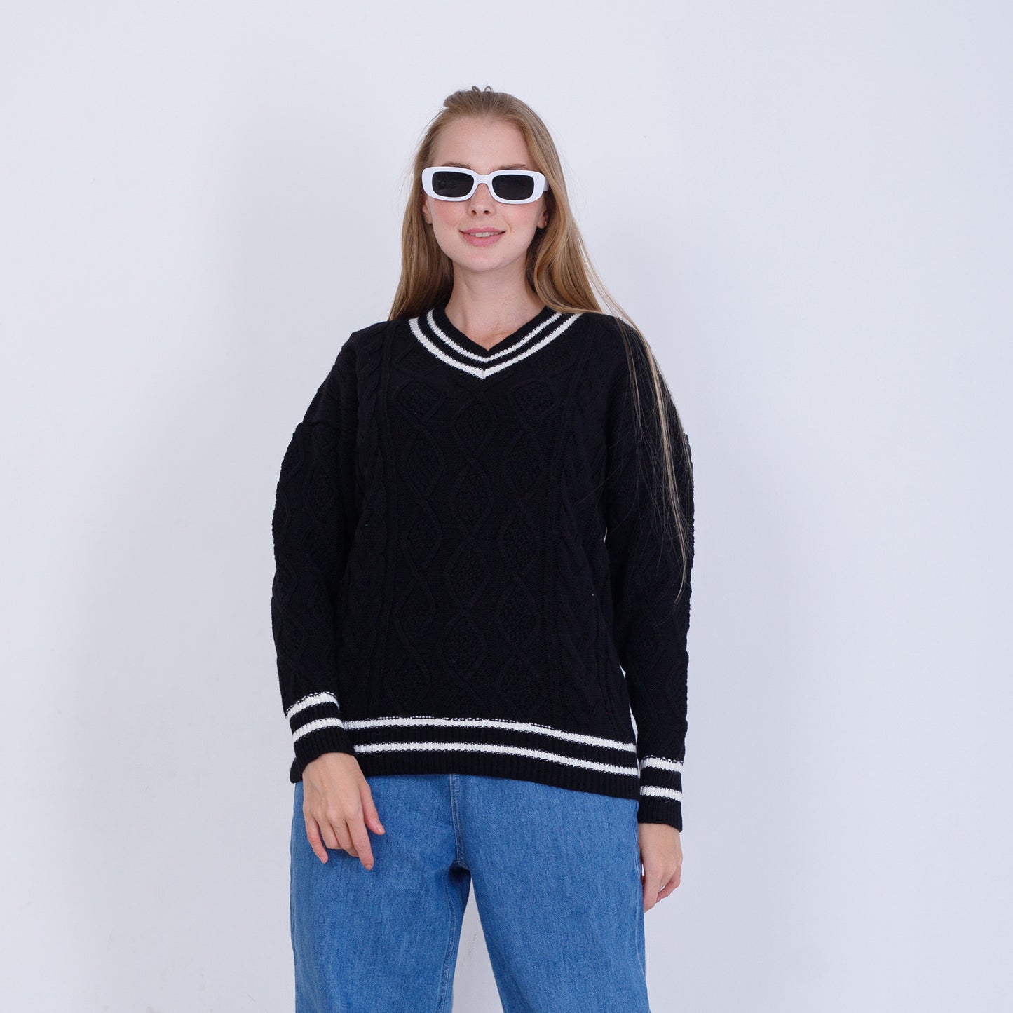 Black V-Neck Knitted Pullover