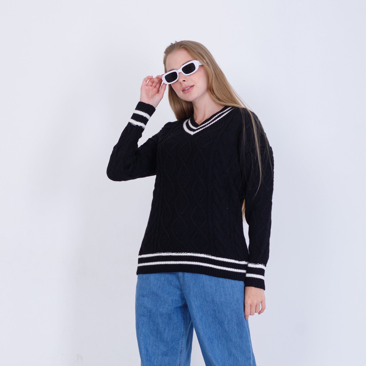 Black V-Neck Knitted Pullover