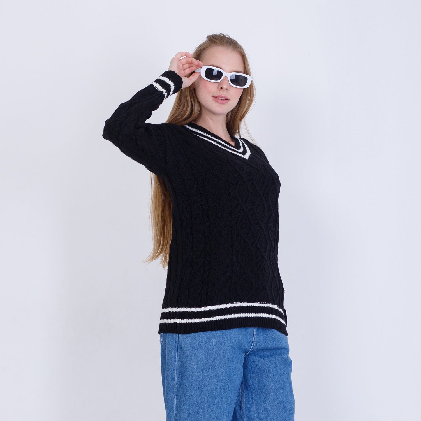 Black V-Neck Knitted Pullover