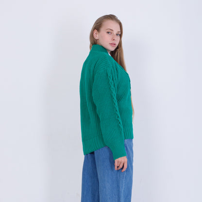 سترة خضراء مضفرة محبوكة