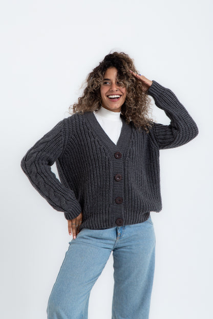 سويتر منسوج بأزرار، رمادي