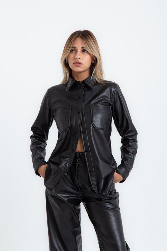 قميص جلد بقصة عادية أسود، بريميوم لاين