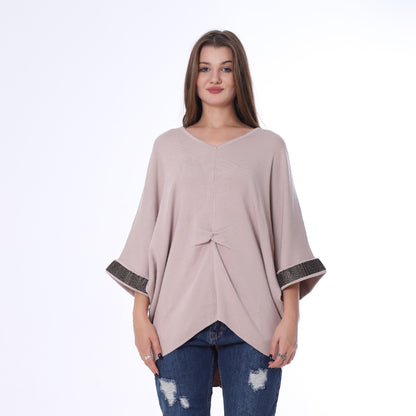 بونشو محبوك بأصفاد مرصعة بأحجار الراين باللون البيج