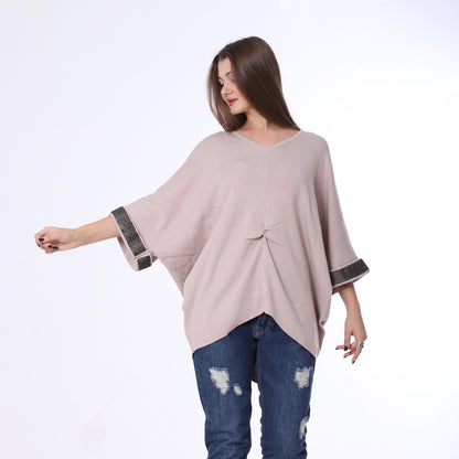 بونشو محبوك بأصفاد مرصعة بأحجار الراين باللون البيج