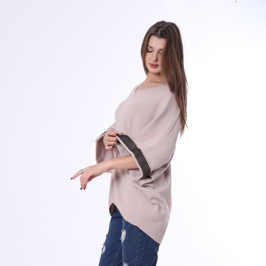 بونشو محبوك بأصفاد مرصعة بأحجار الراين باللون البيج