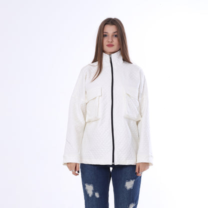 جاكيت كابيتون جلدي أبيض عاجي مع جيوب بغطاء