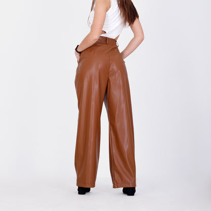 بنطال جلدي بني واسع الساق