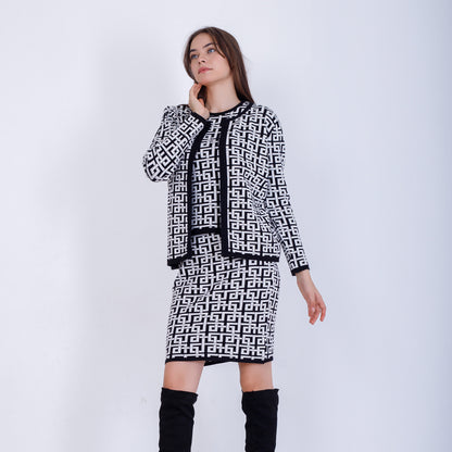 طقم جاكار أسود مكون من جاكيت وقميص وتنورة متوسطة الطول