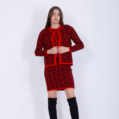 طقم جاكار أحمر مكون من جاكيت وقميص وتنورة متوسطة الطول