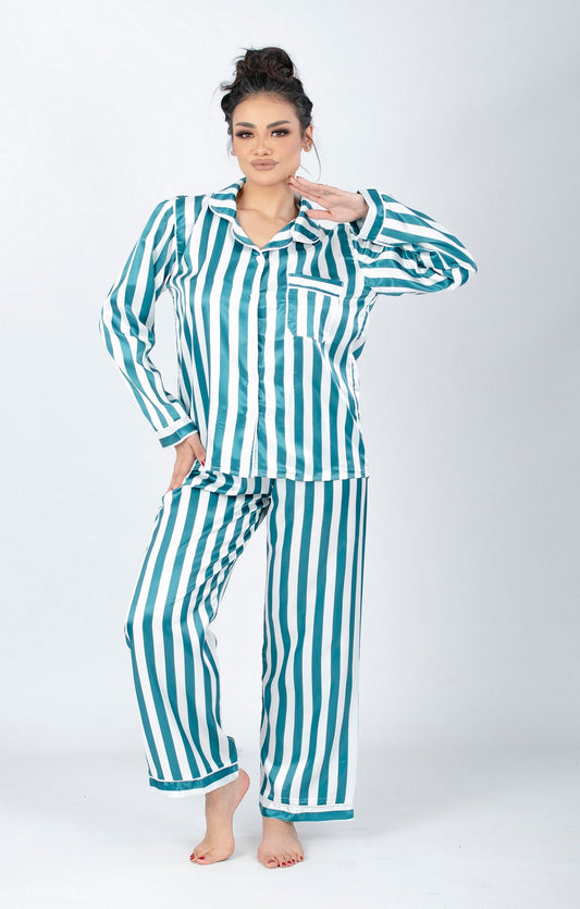 طقم بيجامة ساتان مخطط باللون الأخضر