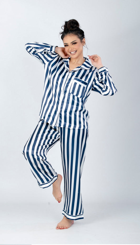 طقم بيجامة ساتان مخطط باللون الأزرق الداكن