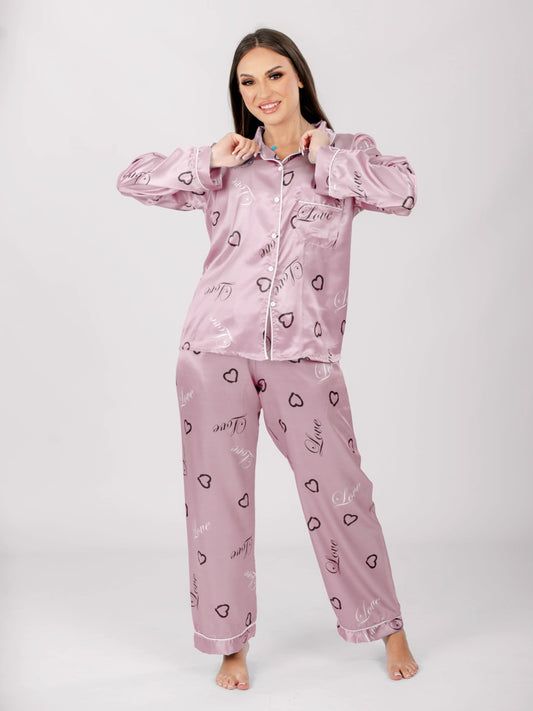 بيجامة ساتان مطبوعة بأكمام طويلة باللون الوردي الباهت