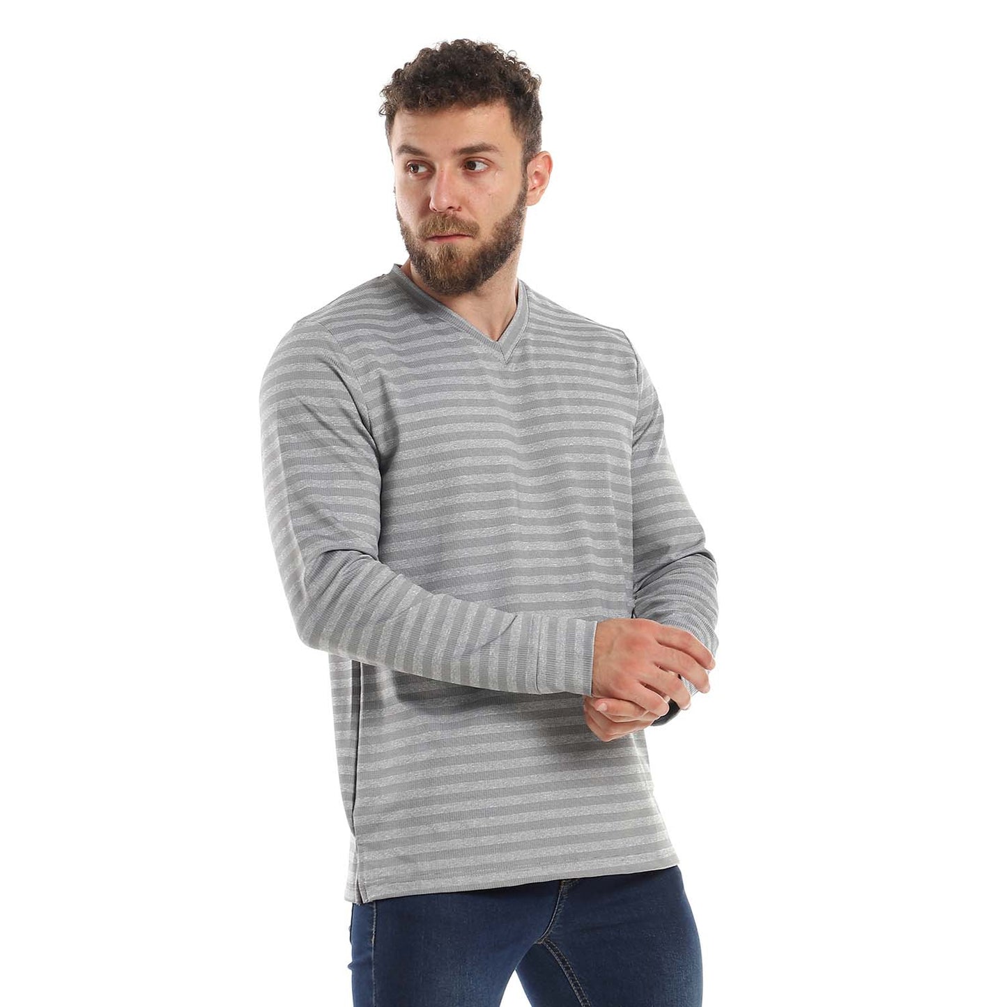Lightweight V-Neck Sweatshirt - سويت شيرت خفيف برقبة V