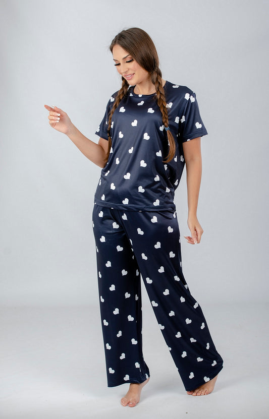 طقم بيجامة مطبوع عليه قلوب باللون الأزرق الداكن