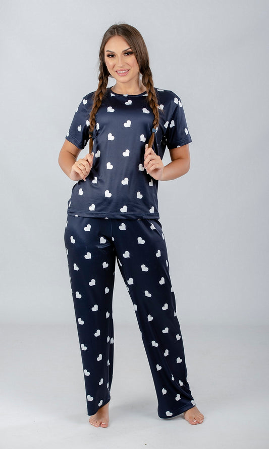 طقم بيجامة مطبوع عليه قلوب باللون الأزرق الداكن