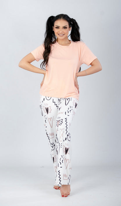 طقم بيجامة من بلوزة سادة وبنطلون مطبوع بلون الخوخ