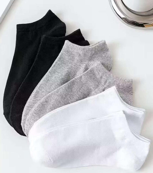 A Set of 3 Plain Ankle Socks