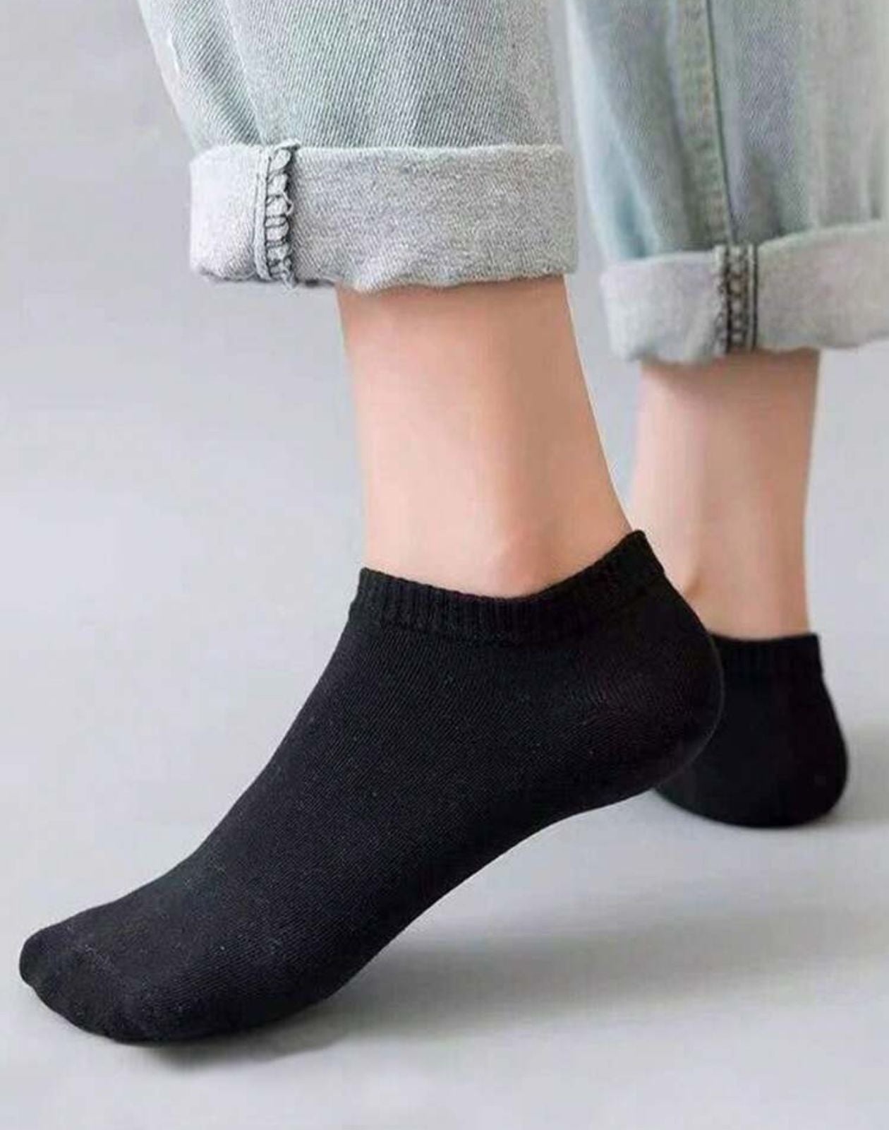 A Set of 3 Plain Ankle Socks