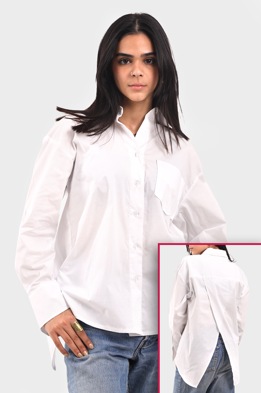 قميص أبيض بفتحة خلفية