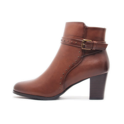 هاف بوت أنيق بكعب