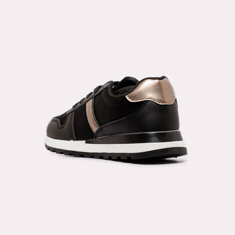 Durable Sneakers with Lace-up