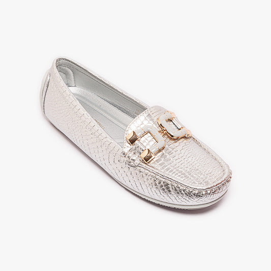 حذاء مسطح من الجلد اللامع