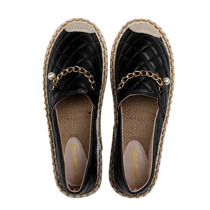 راقصة باليه جلدية مع سلسلة علوية