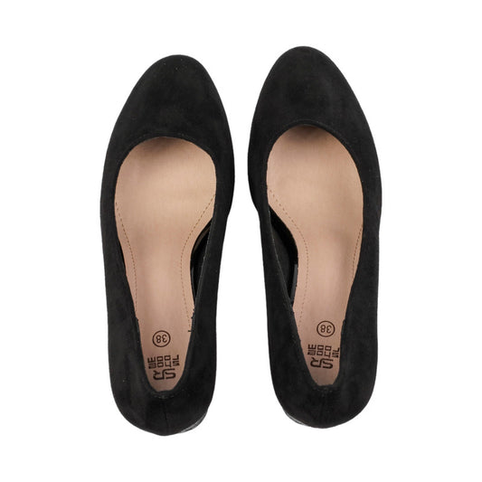 أحذية من جلد الغزال بكعب عريض