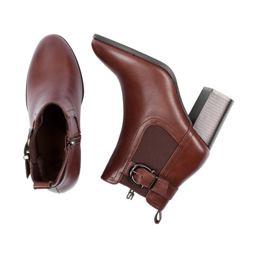 حذاء نصف بوت بكعب وإبزيم مزخرف