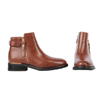 حذاء نصفي من الجلد المزخرف من الخلف