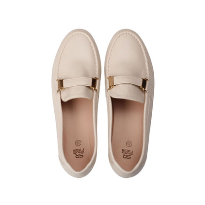 Elegant Loafer with Simple Detailing