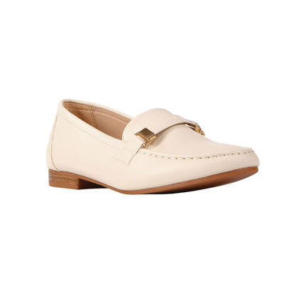 Elegant Loafer with Simple Detailing