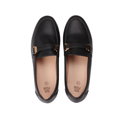 Elegant Loafer with Simple Detailing