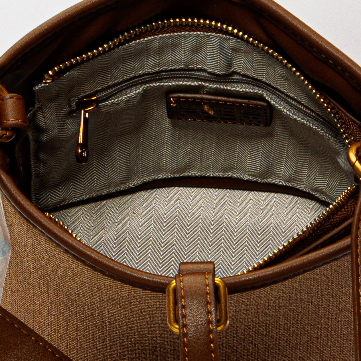 Stylish Shoulder Bag with Handle