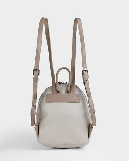 حقيبة ظهر جلدية بيضاوية الشكل