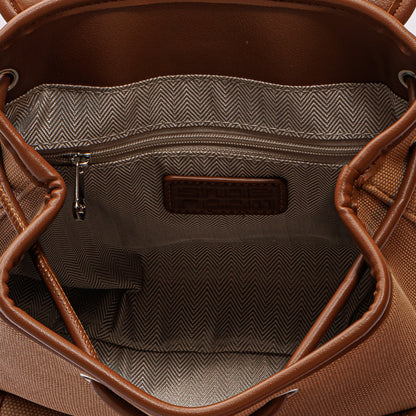 حقيبة ظهر بجيوب أمامية