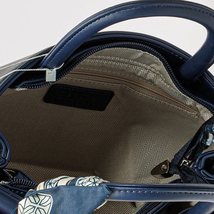 حقيبة يد بإغلاق مغناطيسي مع وشاح