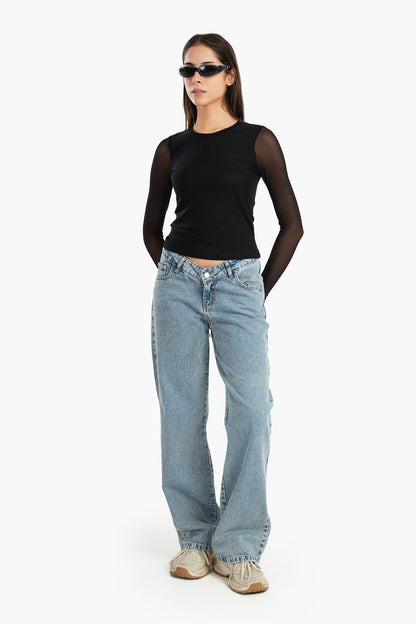 بلوزة سوداء مع ظهر شفاف