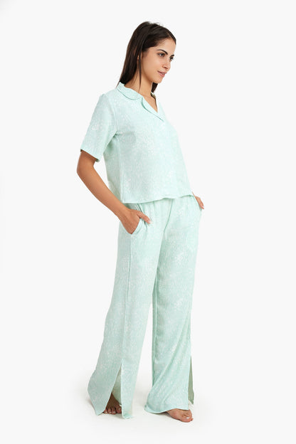 قميص بيجامة أزرق بنقشة ذاتية