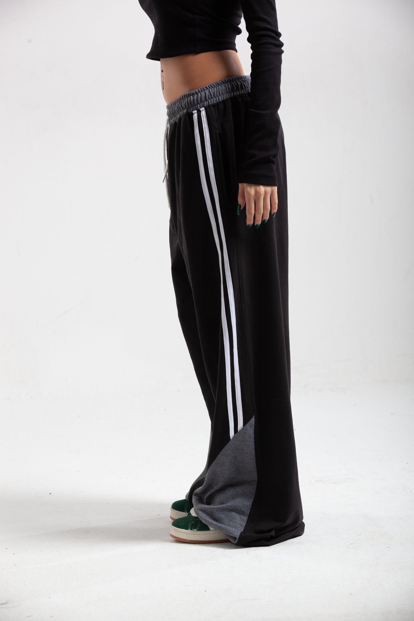 Black Elastic Waist Wide-Leg Sweatpants