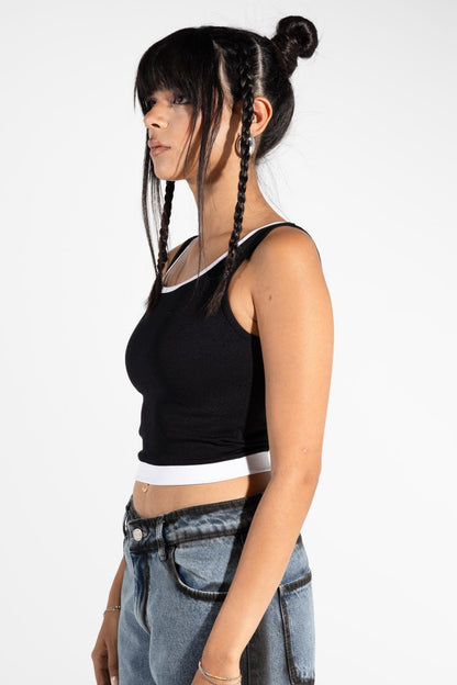 قميص داخلي أسود مع لون مزين بالأنابيب