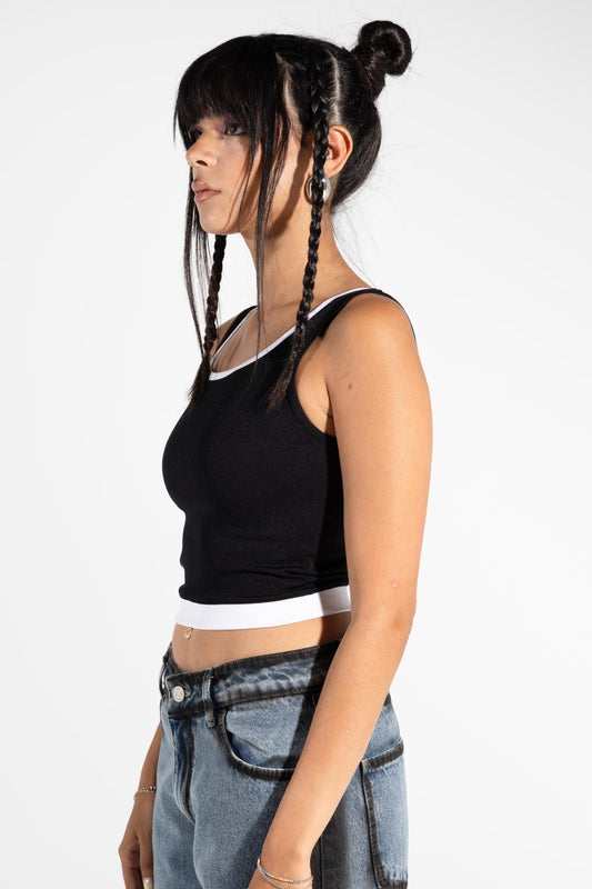 قميص داخلي أسود مع لون مزين بالأنابيب