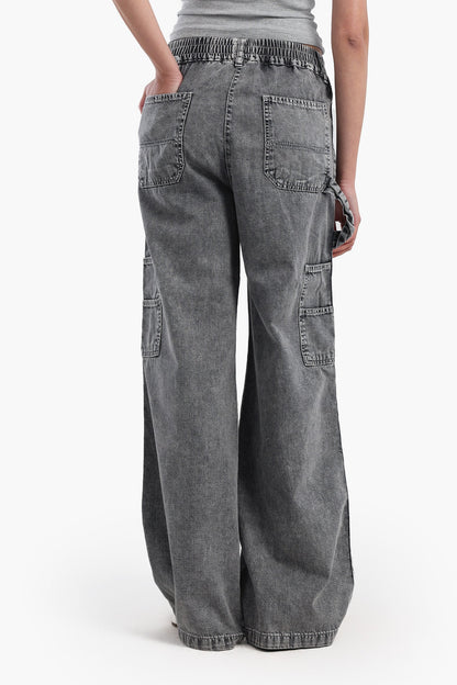 بنطال جينز خفيف الوزن واسع الساق