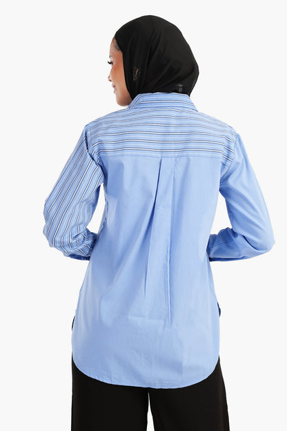 قميص بوبلين أساسي باللون الأزرق