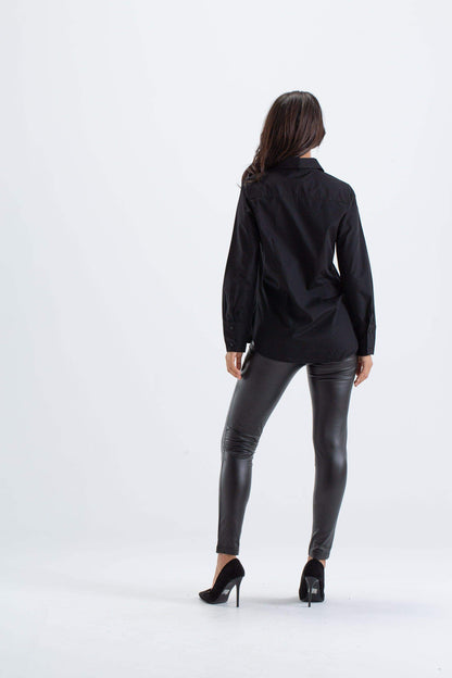 قميص كلاسيكي بكشكشة أمامية