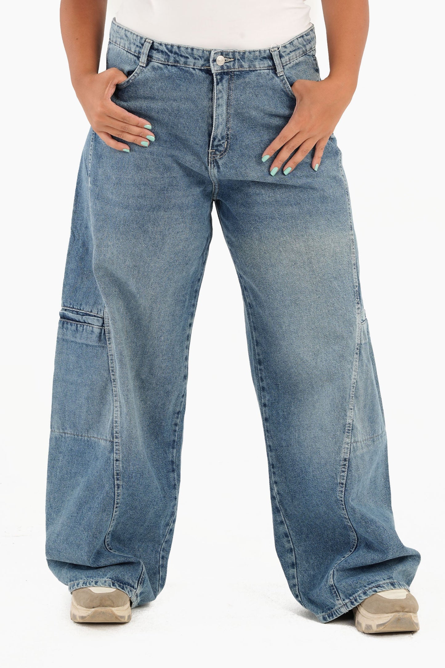 Wide Leg Jeans in Back Flap Pockets