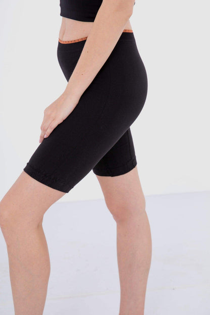 شورت قطني بقصّة Slim Fit