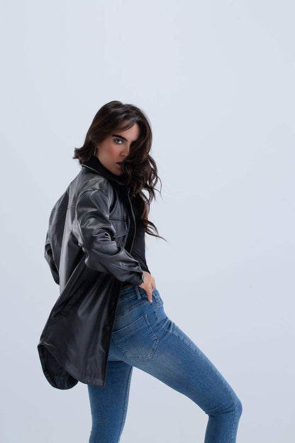 قميص جلدي بحاشية منحنية