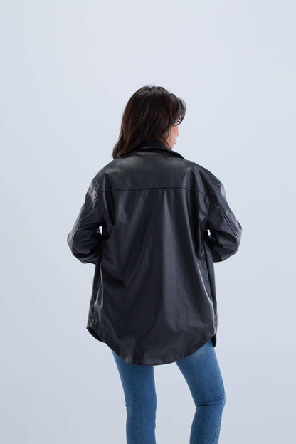 قميص جلدي بحاشية منحنية